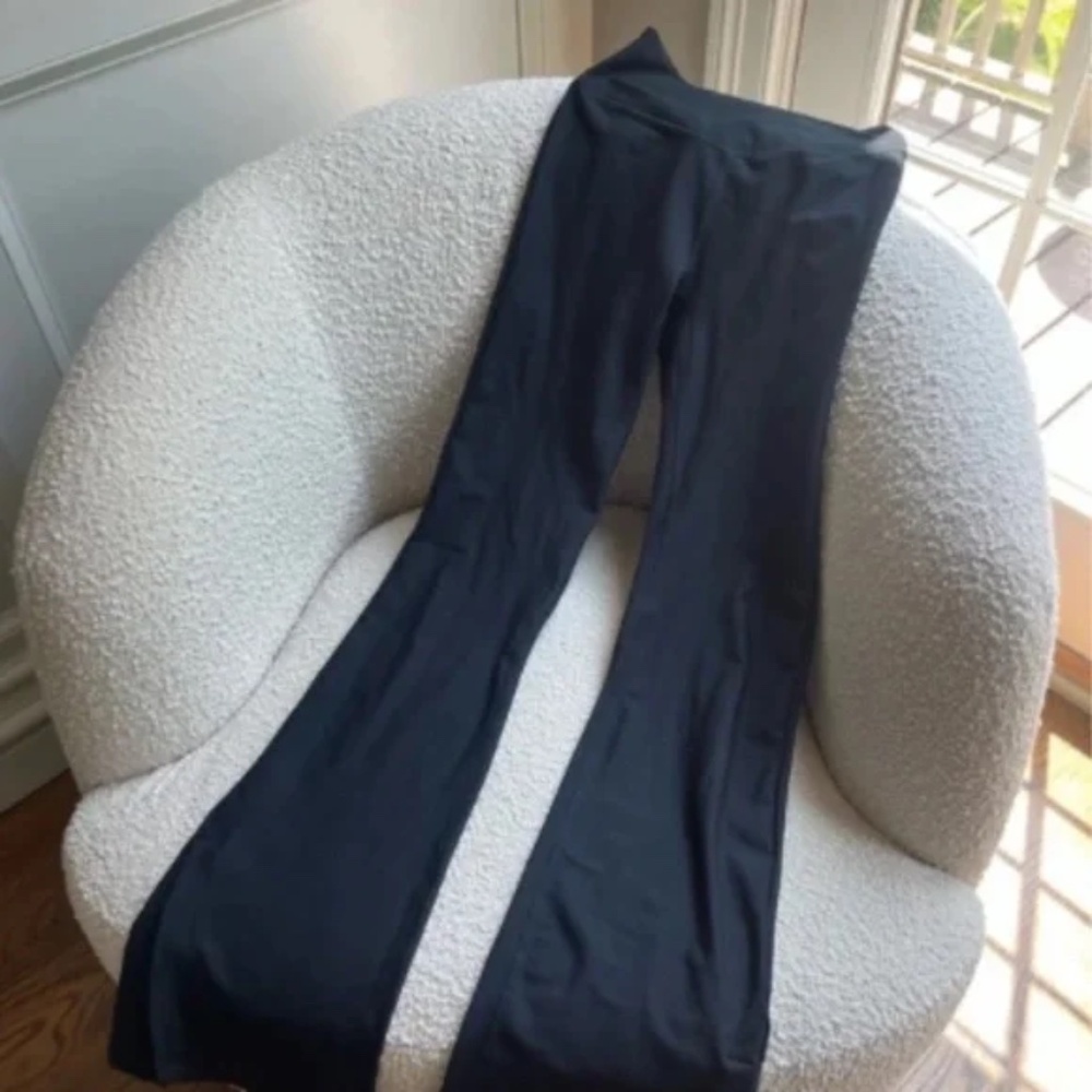 Your Personal Best YPB sculptLUX Flare Legging in black Women size XS Short - Picture 4 of 5